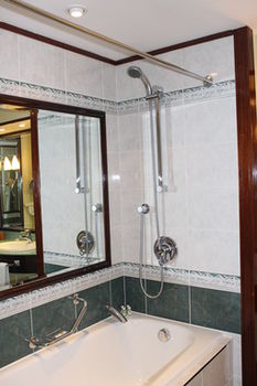 Deep Soaking Bathtub